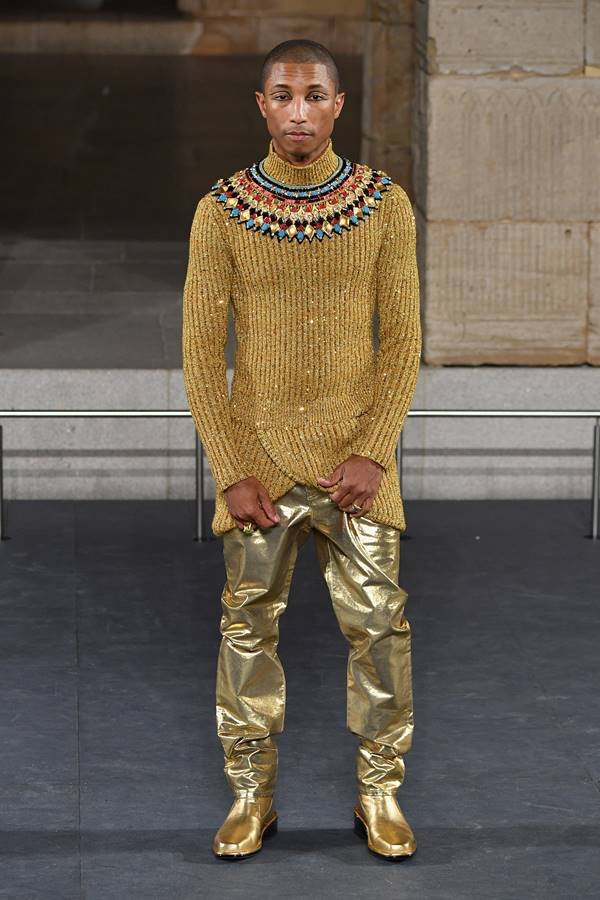 Pharrell Williams na passarela da Chanel - Metrópoles