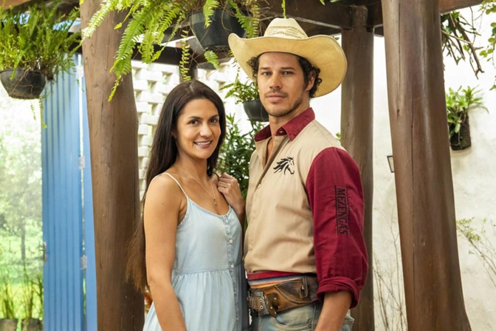 Zefa ( Paula Barbosa ) e Tadeu ( José Loreto ) em pantanal - metrópoles