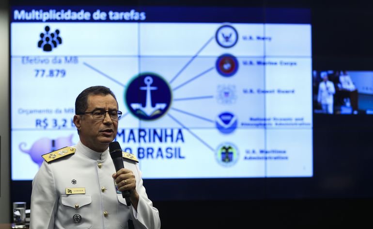 Imagem colorida do almirante Almir Garnier, comandante da Marinha de Bolsonaro