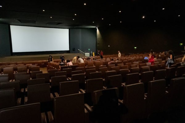 Imagem do interior de um cinema - Metrópoles