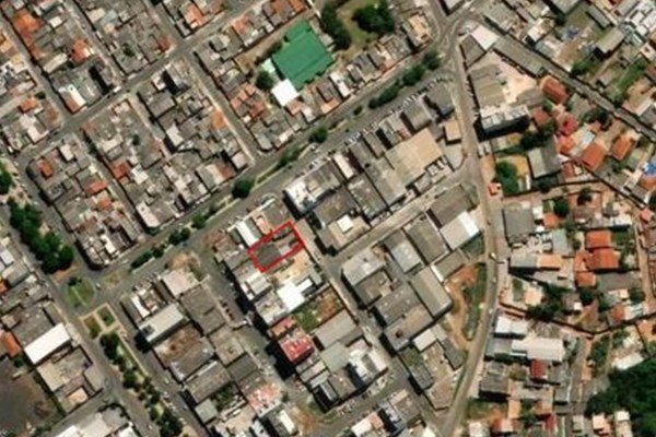 Fotografia colorida de satélite mostra imóveis
