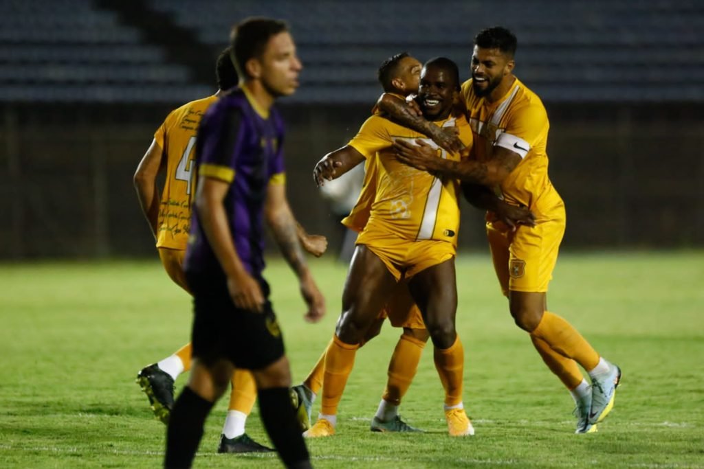 É amanhã! Campinense x Grêmio fazem jogo eliminatório no DF pela Copa do  Brasil