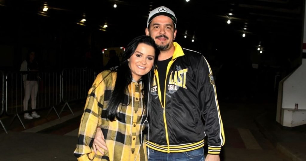 A foto colorida mostra Maraisa e Wendell
