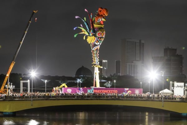 Imagem colorida mostra o Galo da Madrugada, tradicional bloco que inicia o Carnaval de Recife - Metrópoles