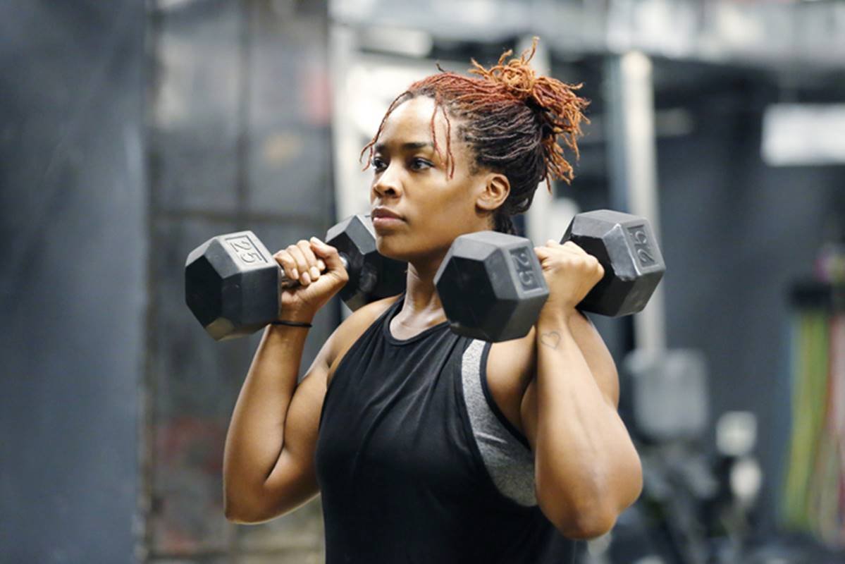 Musculação feminina: quais são os benefícios do treino de força?