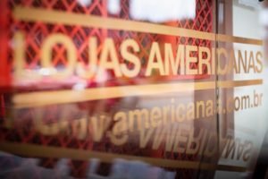 Imagem colorida da fachada da loja Americanas - Metrópoles