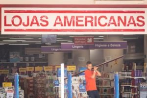 funcionárioarios fecham a loja Americanas em brasília - Metrópoles