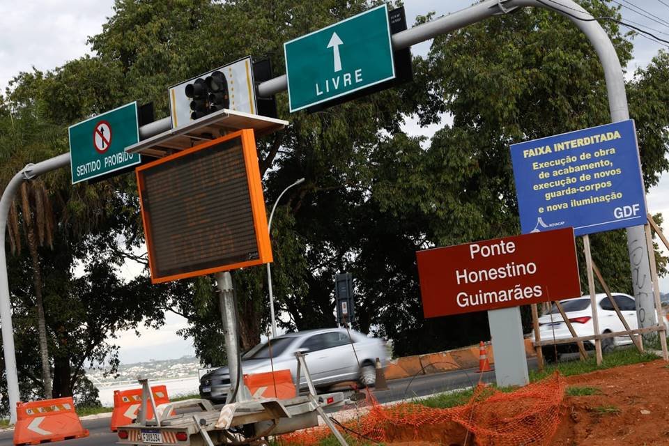 Placa - Metrópoles