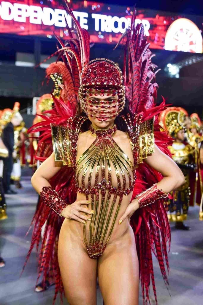 Mileide mihaile desfila no Carnaval 2023 pela Independente Tricolor em SP