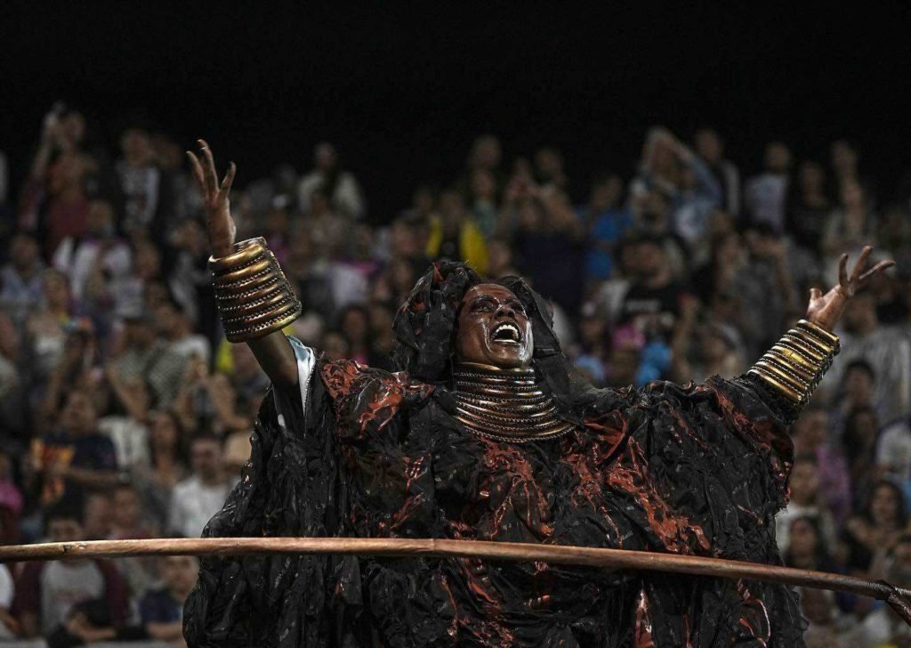 Desfile da Rosas de Ouro no Carnaval 2023 em SP