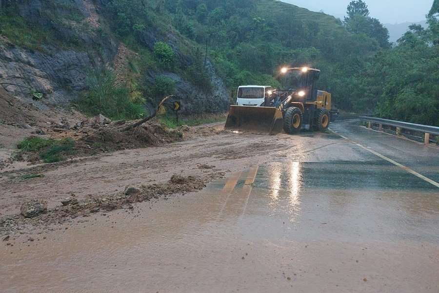 deslizamento causado por chuvas em São Sebastião (SP)