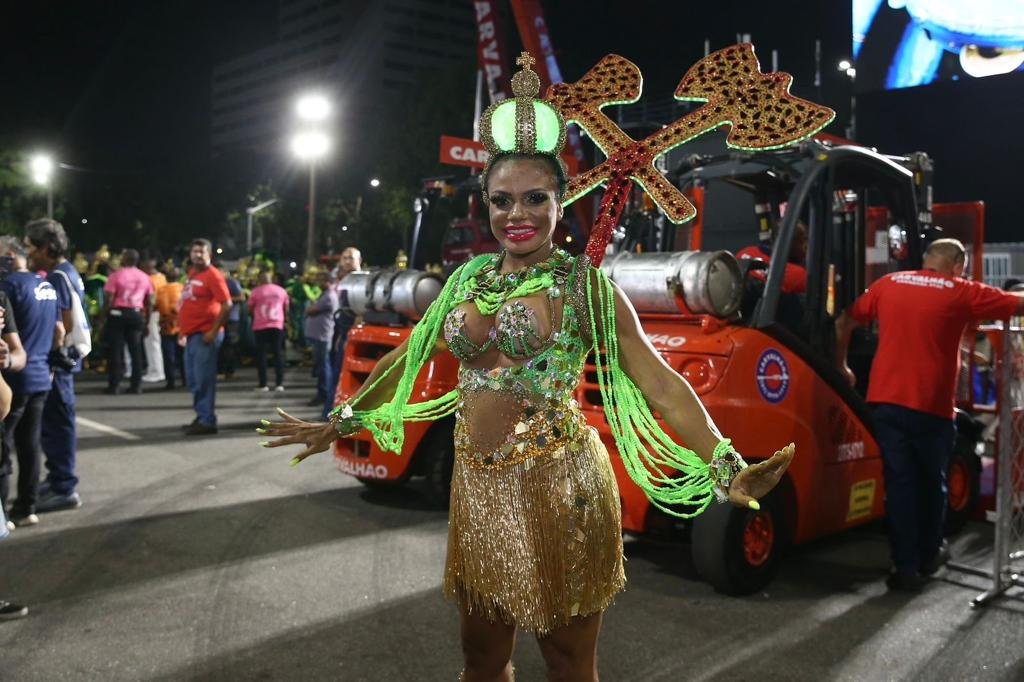 Quitéria Chagas desabafa sobre a luta por espaço de destaque nas escolas de samba