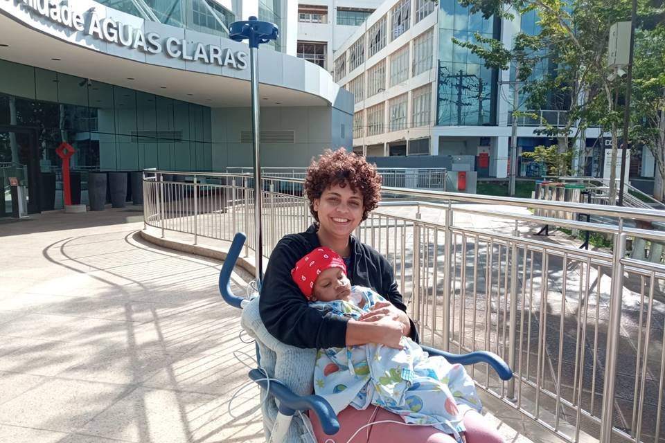 Menino e mãe - Metrópoles