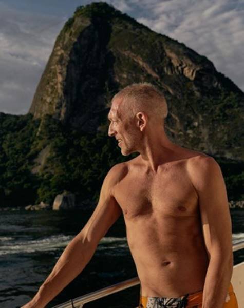 Imagem colorida de Vincent Cassel - Metrópoles