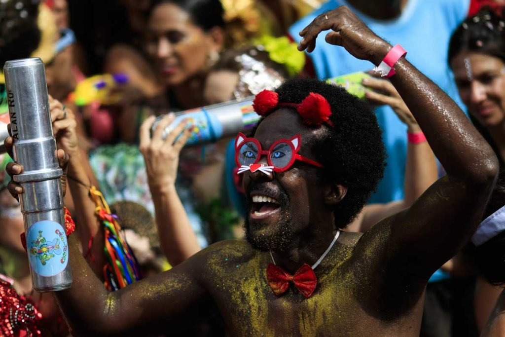 Blocos de rua do Rio de Janeiro reúnem milhares de foliões