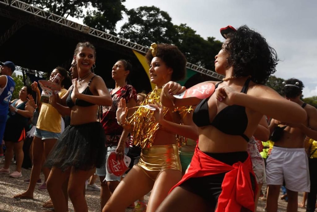 bloco de carnaval - metrópoles