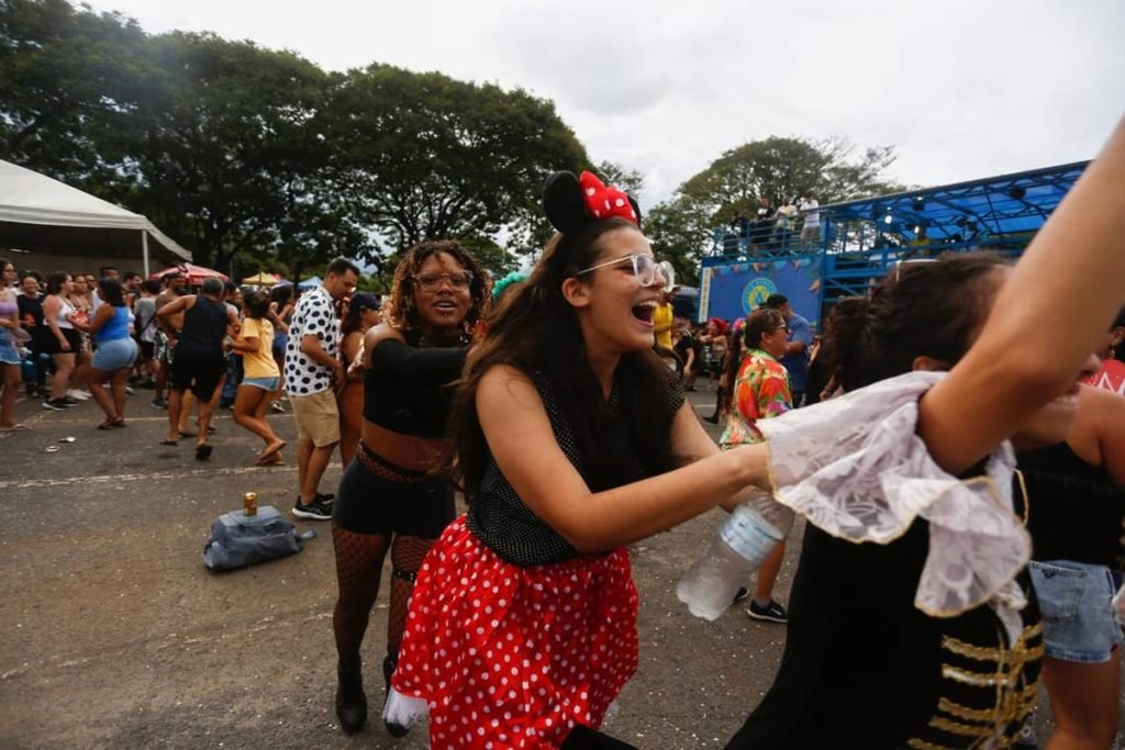 bloco de carnaval - metrópoles