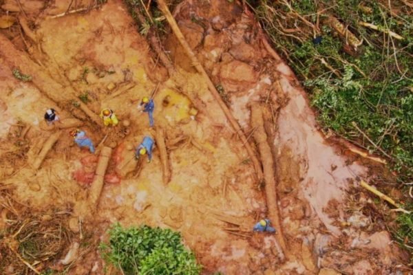 Busca por desaparecidos no litoral de São Paulo - Metrópoles