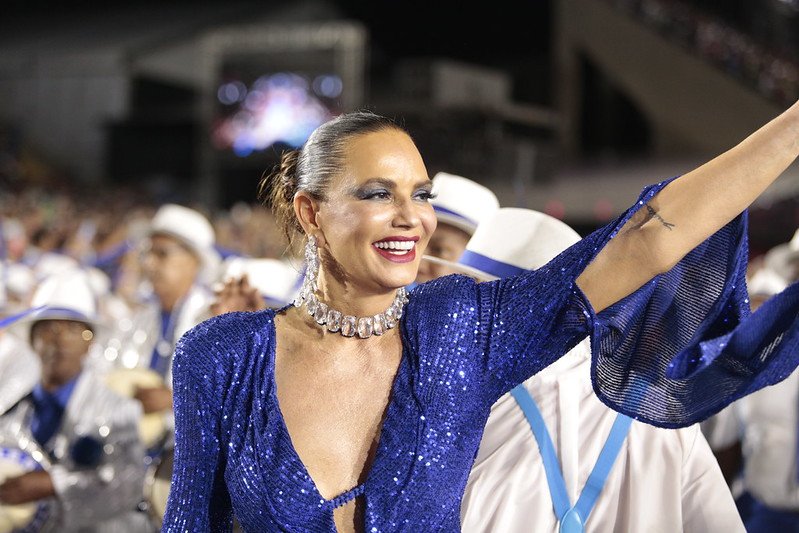 Imagens coloridas do desfile da Portela no Carnaval do Rio de Janeiro - Metrópoles