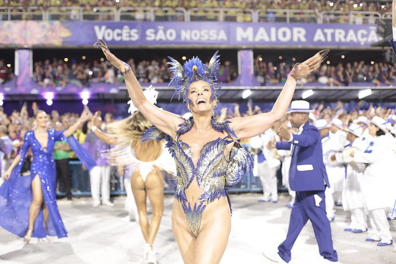 Imagens coloridas do desfile da Portela no Carnaval do Rio de Janeiro - Metrópoles