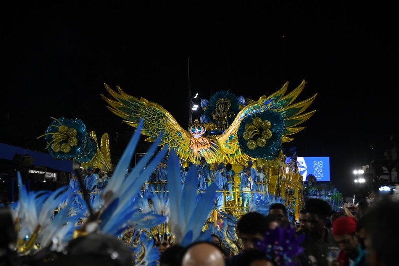 Imagens coloridas do desfile da Portela no Carnaval do Rio de Janeiro - Metrópoles
