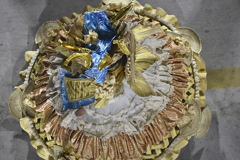 Imagem colorida do desfile da Beija-Flor no Carnaval do Rio de Janeiro - Metrópoles
