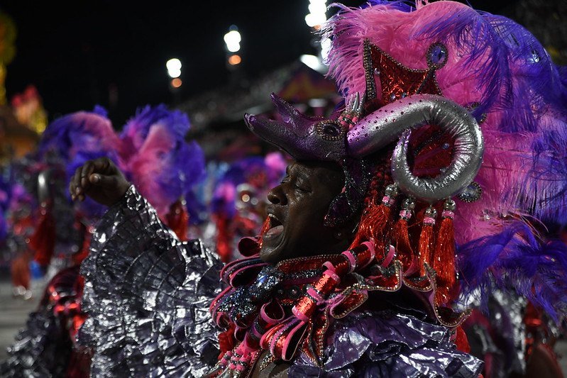 Imagem colorida do desfile da Unidos da Viradouro no Carnaval do Rio de Janeiro - Zig Proxy