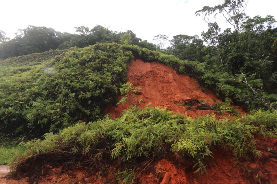 Imagem colorida mostra Cenas de lama e destruição em São Sebastião no litoral de São Paulo - Metrópoles