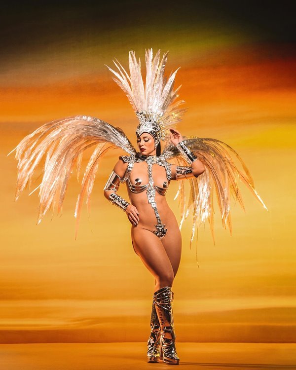 Na imagem com cor, Paolla Oliveira no Carnaval 2023 - Metrópoles
