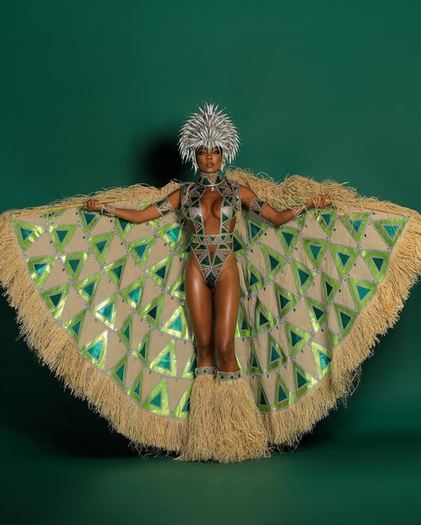 Na imagem com cor, Thelminha no Carnaval 2023 - Metrópoles