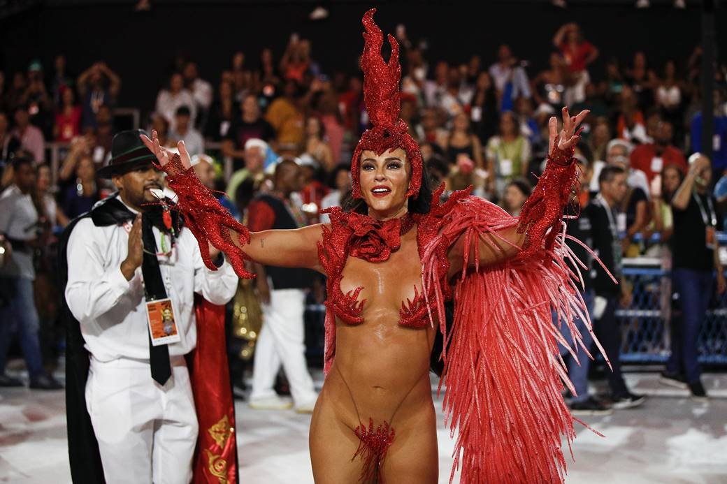 Paolla Oliveira - carnaval - fantasia - desfile da escola de samba
