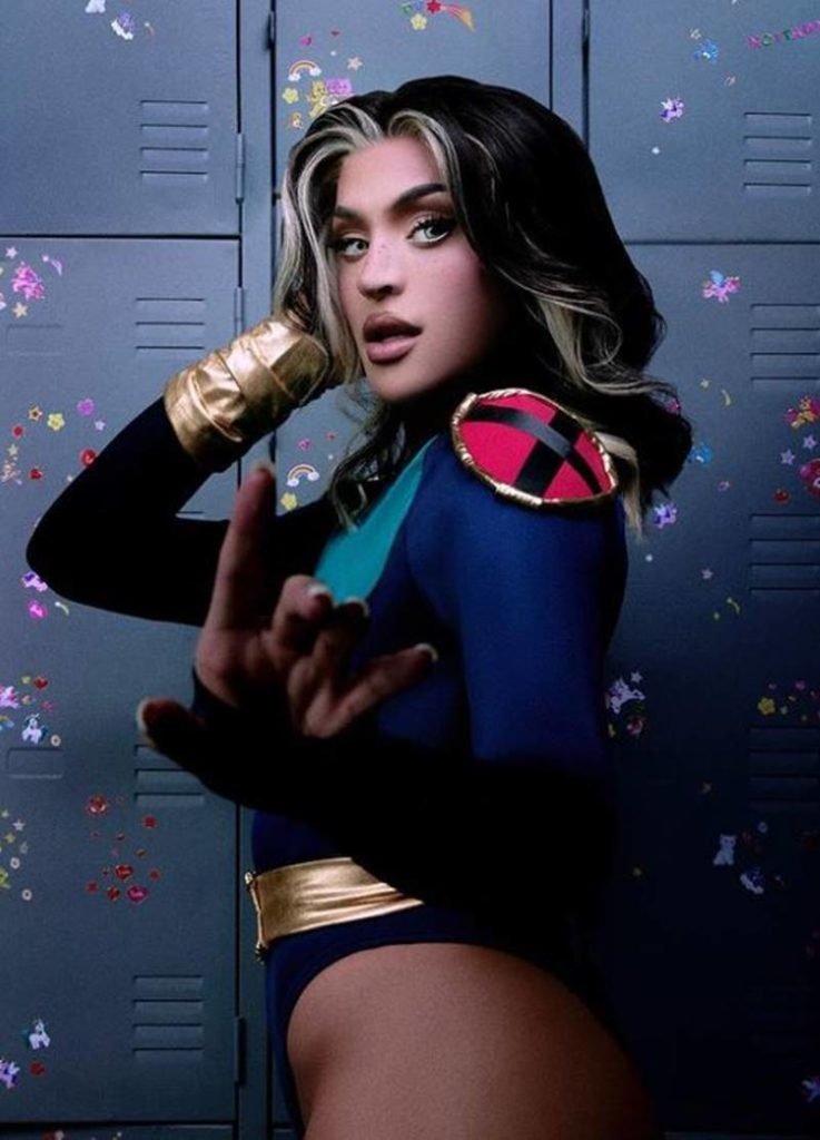 Pabllo Vittar vestida de Vampira - metrópoles