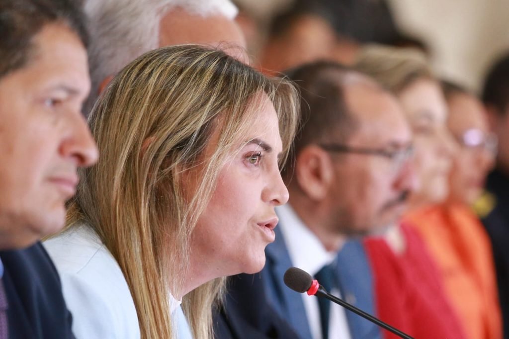 Celina Leão com as secretárias