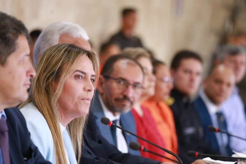 Celina Leão com as secretárias