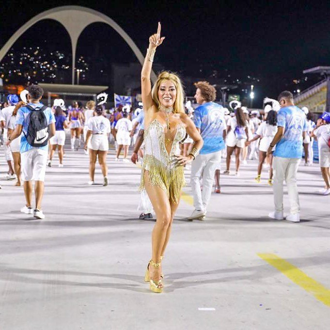 Imagem colorida de Marcela Porto, a Mulher Abacaxi - Metrópoles