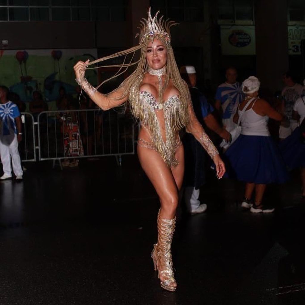 Imagem colorida de Marcela Porto, a Mulher Abacaxi - Metrópoles
