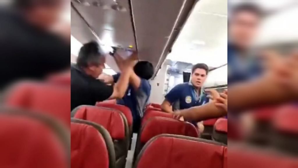 Briga entre passageiros e funcionários no Chile