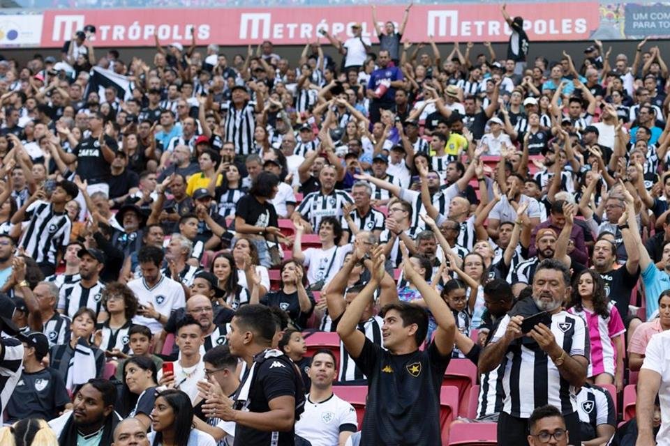 Flamengo e Botafogo se enfrentam pela 9ª rodada do Carioca no Estádio Mané Garrincha - Metrópoles