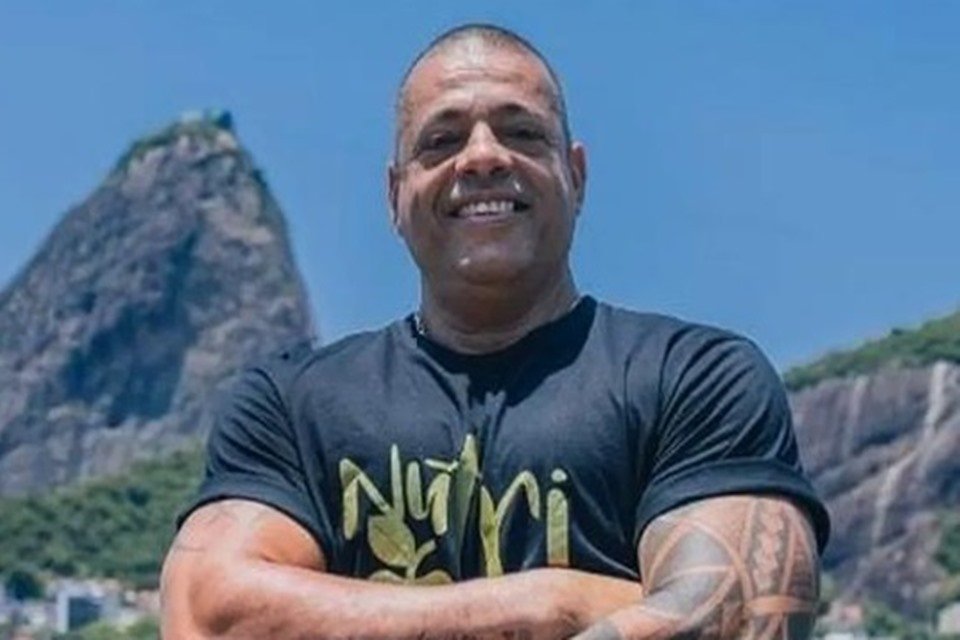 Foto colorida de Leandro Oliveira Coelho, ex-policial do RJ