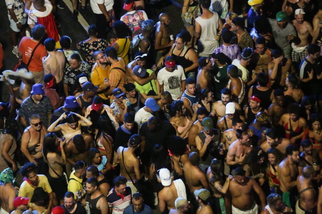 Daniela Mercury encerra Carnaval de SP com homenagem a Rita Lee e Gal