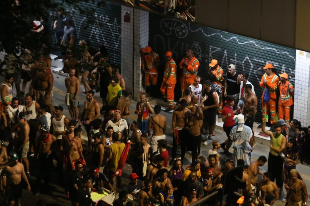 Daniela Mercury encerra Carnaval de SP com homenagem a Rita Lee e Gal
