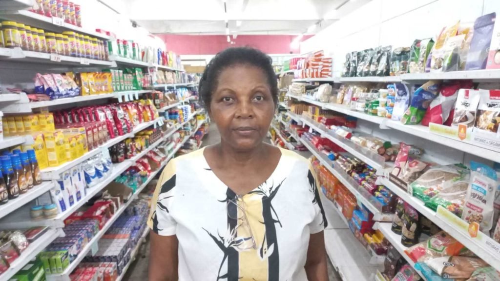 Isabel Estavski, de 69 anos, dona do Mercado da Isabel