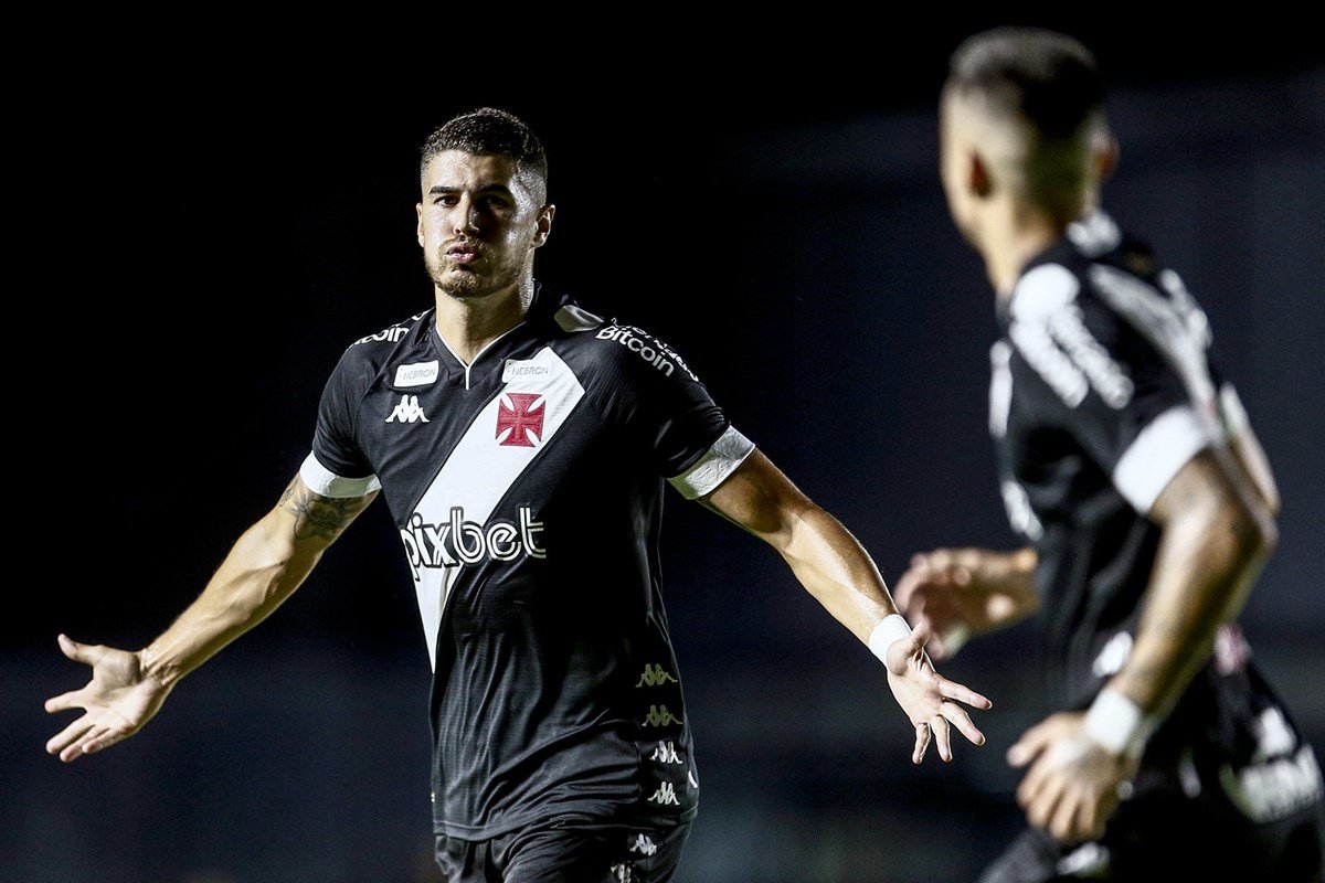 Pedro faz dois, Flamengo bate o Vasco e vai à final do Carioca