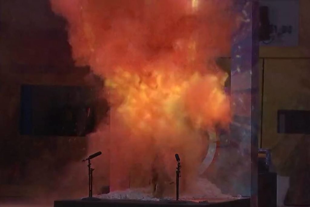 fumaça em palco do bbb23 - metrópoles