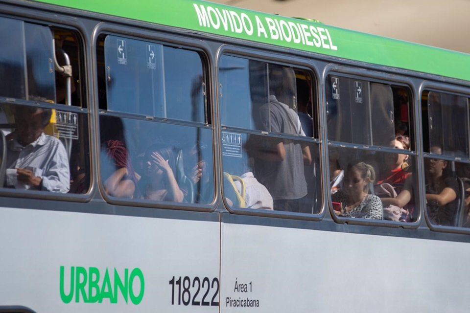 Ônibus da Piracicabana lotado na Rodoviária do Plano Piloto, devido a fechamento do metrô por causa de pane