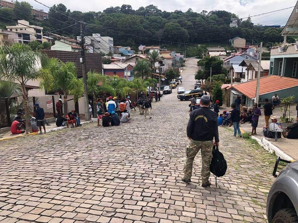 imagem colorida de resgate de trabalhadores de exploração análoga a escravidão no Rio Grande do Sul