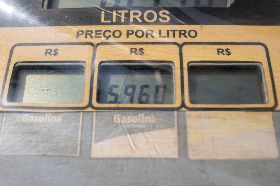 Preço da gasolina baixa e cai a R$ 6,47 no DF. Saiba onde abastecer –  Jornal TaguaCei