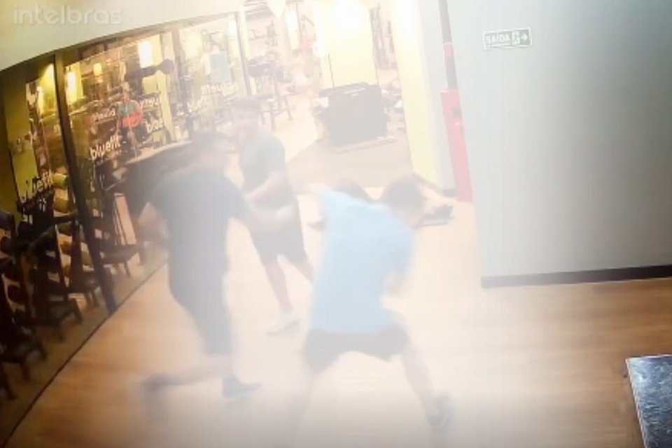 goias jovem agredida em academia