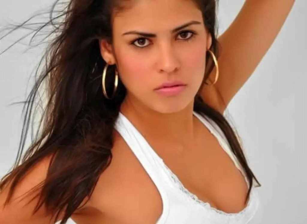 Ex-modelo é morta e carbonizada após emboscada na Grande SP