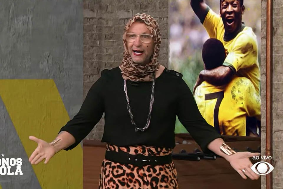 Craque Neto se fantasia de